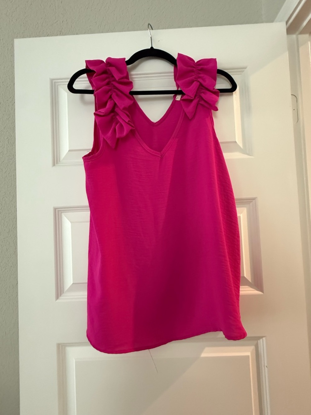 entro Bright Fuchsia Ruffle Strap V-Neck Camisole, Size L